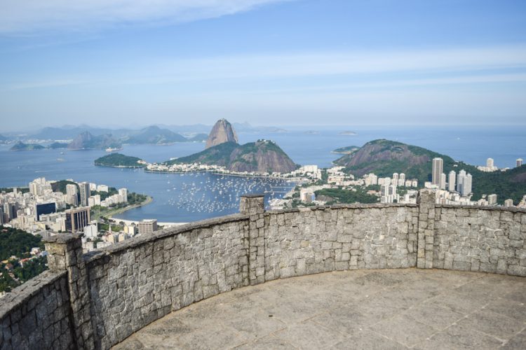 Mirante-dona-marta-no-Rio-de-Janeiro-Vista-para-o-pao-de-acucar-com-oe-o-local