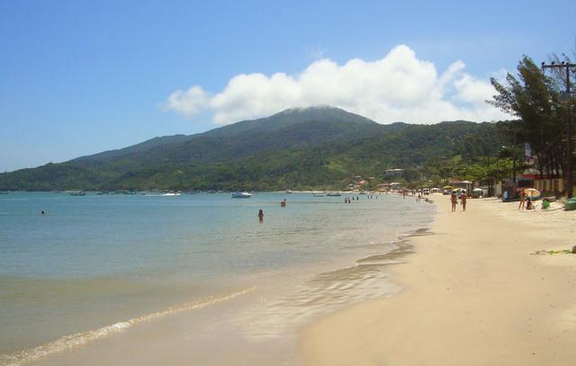 Praia de Zimbros em Bombinhas - Santa Catarina