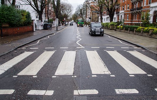  Abbey Road álbum lançado pela banda britânica The Beatle, e leva o mesmo nome da rua de Londres.