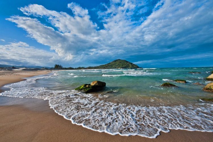 Garopaba Santa Catarina fonte: www.temporadalivre.com