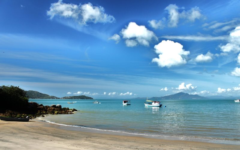 Razões para conhecer a praia de Bombas