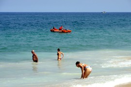 Mulheres lindas fazem parte do cenário das praias do Rio de Janeiro