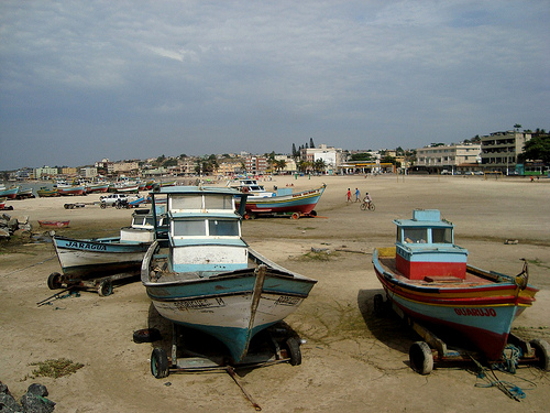 Barcos na Praia de Marataízes