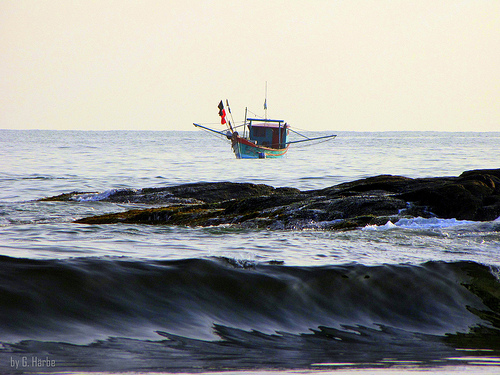 Barco na Praia de Bombas