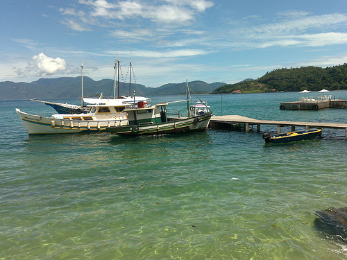 Barcos em Angra dos Reis - RJ Barcos em Angra dos Reis - RJ
