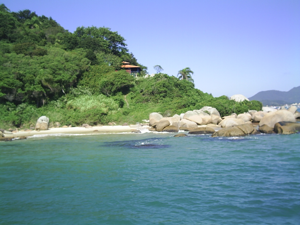 Praia em Ponta das Canas