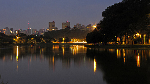 Vista do Parque Ibirapuera de noite