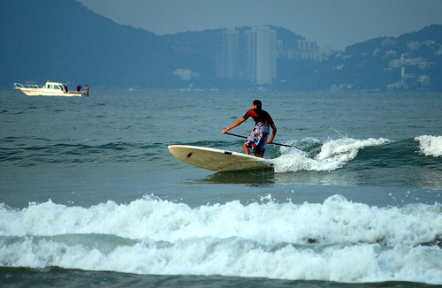 Surf na Praia de Guarujá - Aluguel temporada Guarujá