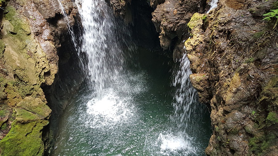 Boca da Onça: Maior rapel em negativo do Brasil - Cachoeira Buraco do Macaco - ©TemporadaLivre