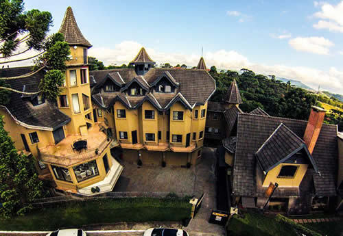 Escola de Magia e Bruxaria em Campos do Jordão - Castelo-Hotel