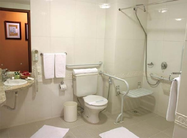 Banheiro adaptado - Imóveis de temporada com acessibilidade