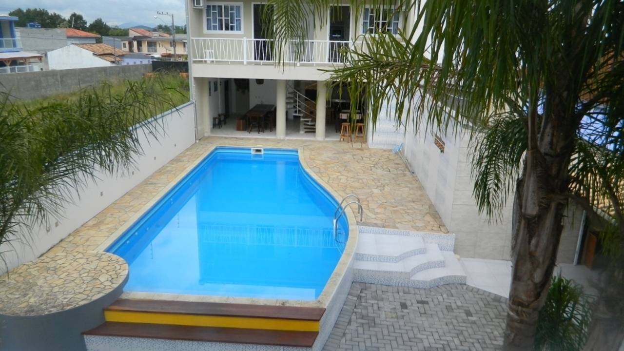 Casa de temporada com piscina em Meia Praia Casa de temporada com piscina em Meia Praia
