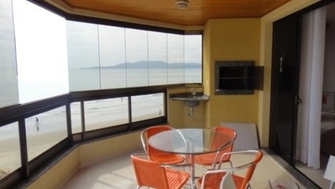 Apartamento de temporada com vista pro mar em Itapema