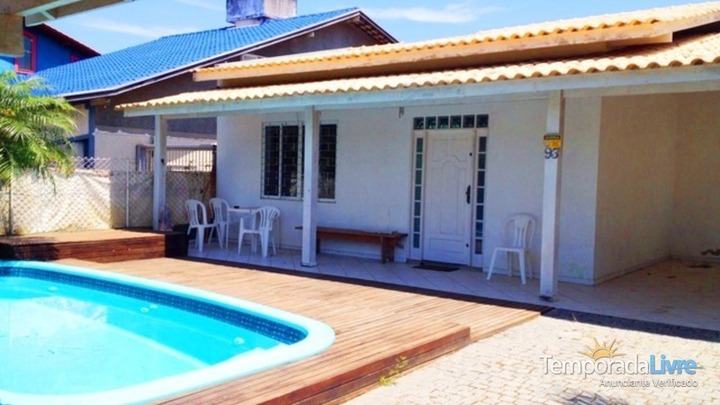 Casa Para Alugar Em Balneario Camboriu Para Temporada Praia Do Estaleirinho Casa Com Piscina A 50m Do Mar Ref A365 14140 Temporada Livre