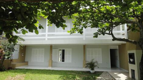 Casa para alugar em Itapema - Meia Praia
