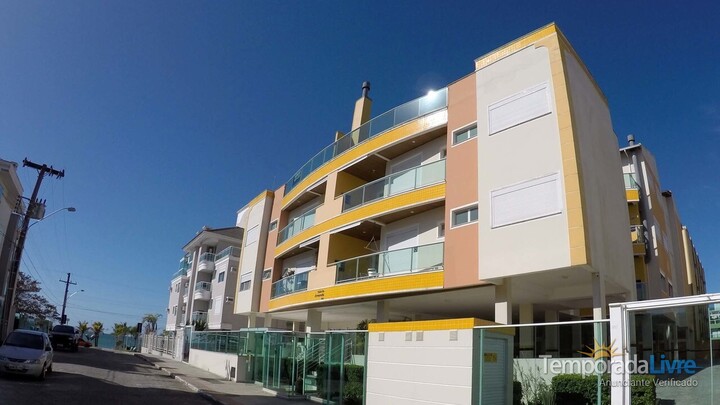 Apartamento Para Alugar Em Florianopolis Para Temporada Canasvieiras Apto Dois Dormitorios P Ate 06 Pessoas Proximo Ao Mar E Bem Mobiliado 5018 Temporada Livre