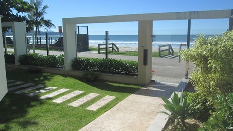 Apartamento Frente Mar Meia Praia Itapema 