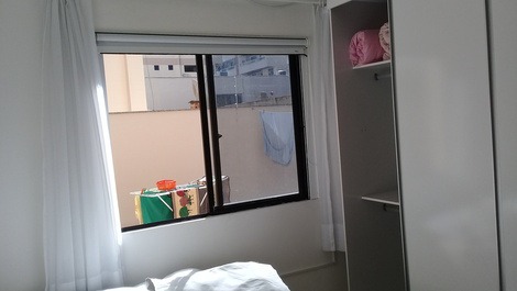 Apartamento 4 dormitórios bem localizado em meia praia itapema-sc