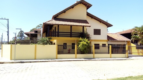 Casa para alugar em Balneário Piçarras - Piçarras