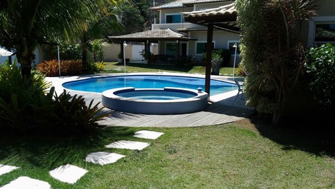 Foto da piscina tirada da varanda da casa