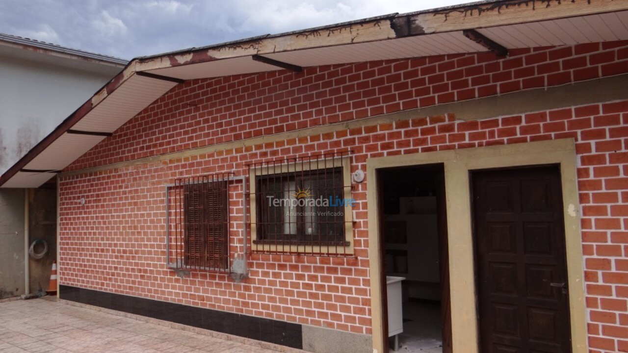 Casa para aluguel de temporada em Matinhos (Caiobá)