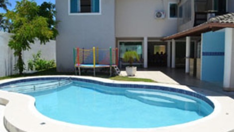Casa com piscina a 150m da Praia de Taperapuan