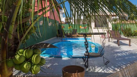 Residencial para excursões, piscina, Wi-Fi, acomoda até 50 pessoas.
