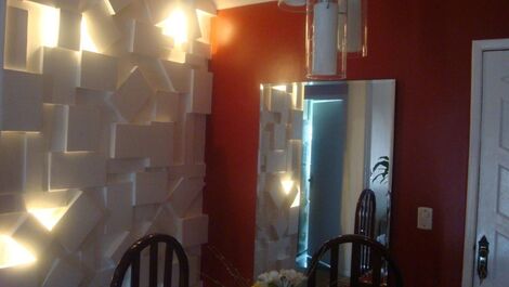 sala de jantar, parede decorativa com luz indireta