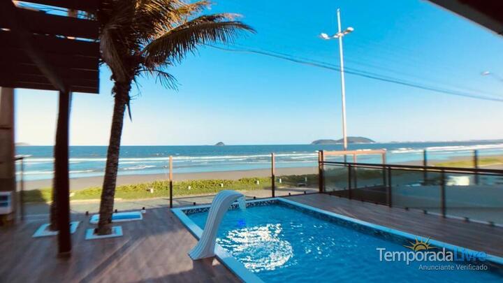 Casa Para Alugar Em Sao Francisco Do Sul Para Temporada Itaguacu Praia Itaguacu Frente Pro Mar Com Piscina 72209 Temporada Livre