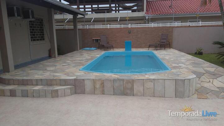 Casa Para Alugar Em Guaratuba Para Temporada Coroados Casa De Praia Da Magali De Aluguel Para Temporada 60952 Temporada Livre