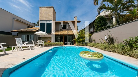 Beach house - Casa a 300 metros do mar de Jurerê Internacional