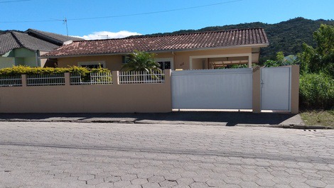 Casa para alugar em Bombinhas - Praia de Bombas