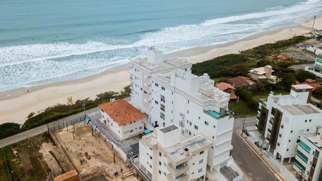 Apartamento frente mar em Governador Celso Ramos