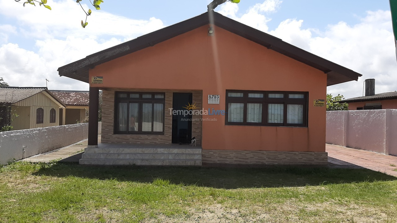 Casa para aluguel de temporada em Pontal do Paraná (Balneário Grajaú)