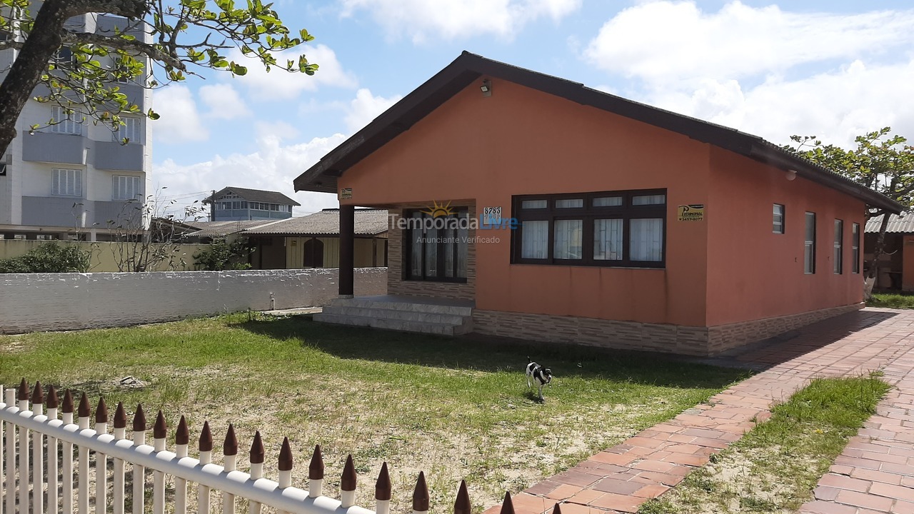 Casa para aluguel de temporada em Pontal do Paraná (Balneário Grajaú)