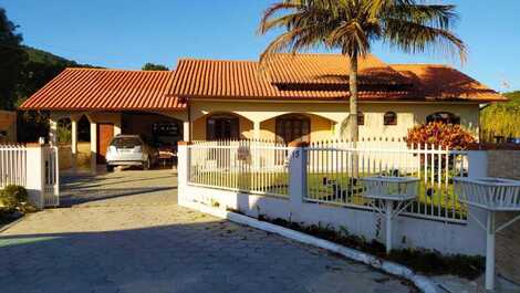 Casa para alugar em Governador Celso Ramos - Praia de Palmas