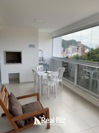Apartamento vista mar, localizado a 5 minutos da Praia de Palmas/SC!