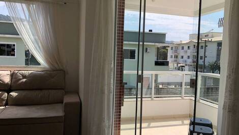 Apartamento com 3 dormitórios para alugar na Praia de Palmas